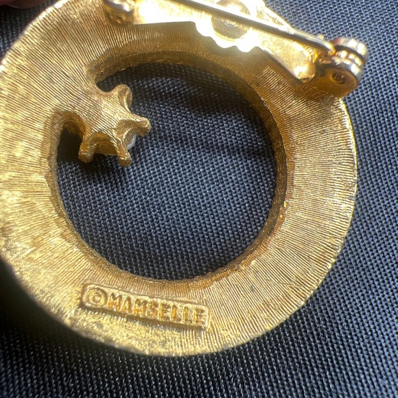 Vintage lot of 2 brooches/pins.   The pearl one is marked Mamselle - Picture 8 of 8